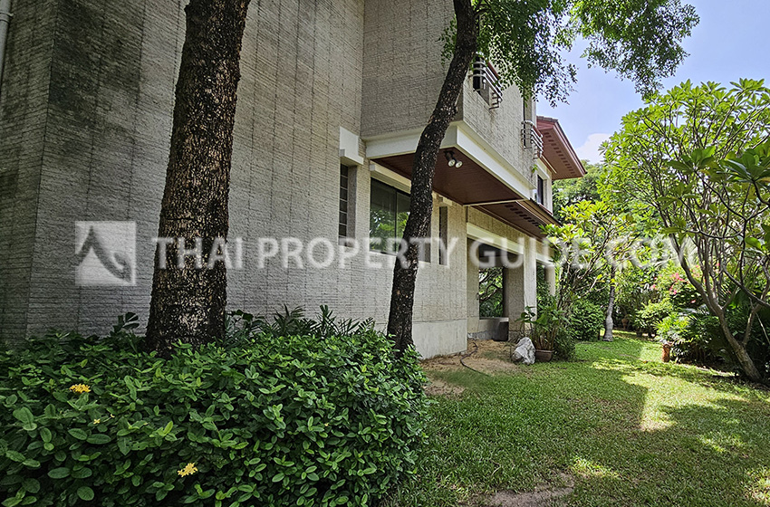 House with Private Pool in Nichada Thani 